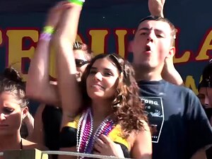 Versaute Mädels haben Spaß beim Konzert