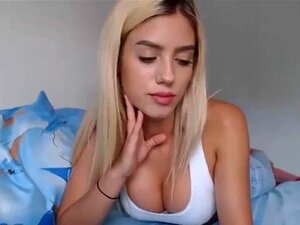 Schau dir an, wie die blonde Webcam-Göre jetzt masturbiert! -