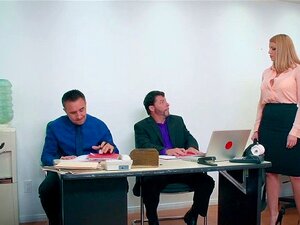 Brazzers - Große Titten bei der Arbeit - Ein Fall aus der