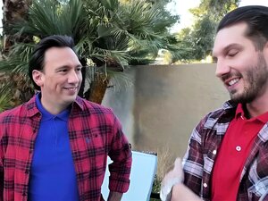 Stiefväter haben Glück, ein paar süße Muschis zu ficken. Freche