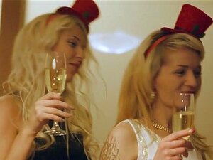 Adele Sunshine in Ready For The Big One Video. Silvester kommt nur