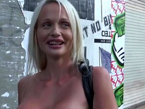 Cindy Sun wird von zwei gut bestückten Schwarzen doppelt penetriert