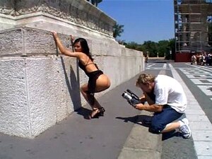 Angelina Crow - Öffentlicher Sex in Budapest