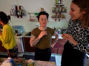 Hinter dem vollständigen Video - 1. Mal Anal-Workshop