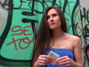 Hübsche Nutte Lara Fox öffentlicher Sex