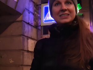 Sexy Pickup-Scheiße in einer Sauna bringt das Mädchen dazu, die