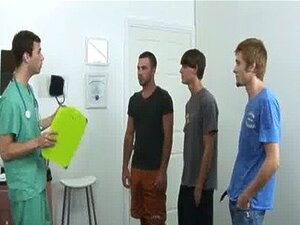Baise gay Aujourd'hui, un groupe de garçons passe à la clinique pour