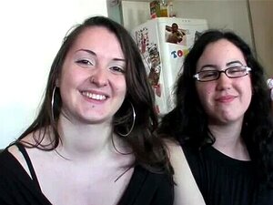 So fickt ein lesbisches, busty und geiles Paar