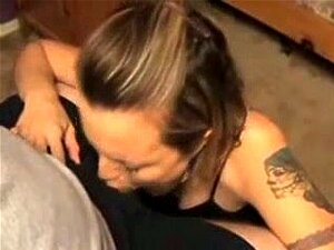 Hard Deep Throat Gagging To Tears, eine weitere sexy Tussi, die den