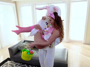 Sötnosen Summer Brook får sin fitta smälld av en slumpmässig