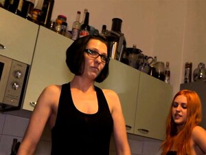 Deutsche devote süße Dreier-Blowjob mit Femdom