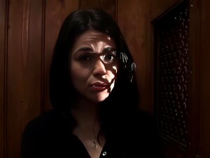 Beichtstuhldateien: Ava Dalush fickt den Priester