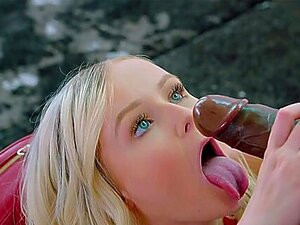 Die kleine blonde Natalia Queen wird verrückt nach BBC - Blacked