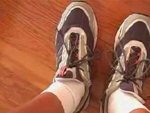 Cutie flaunting Tieten