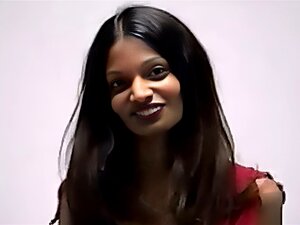 Hübsche, dünne indische Babe. Wunderschöne indische, dünne Babe