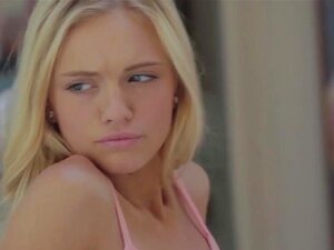Hübsche blonde Tussi Alex Grey verführt ihren geilen Freund. Als sie