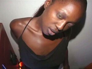Latoya får sin freak på i Gloryhole för Dirty D