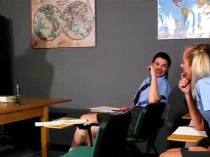 Schulmädchen im Cfnm-Fetisch. MILF-Lehrerin Madison fickt einen