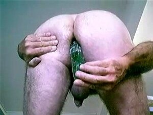 Baiser un gros concombre dans le cul de Rolys