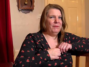 Ge dig hän åt Rachel's frestande charm som din bystiga styvmor. Se