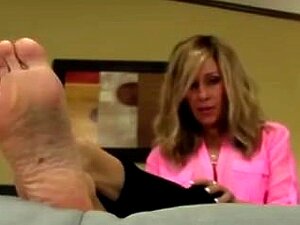 Heiße Milf mit heißen Füßen JOI.mp4