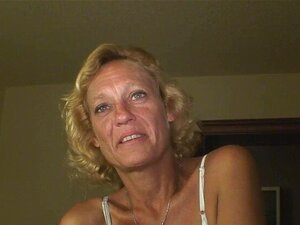 Harte Schlampe Milfy Lady lutscht an meinem Weiner
