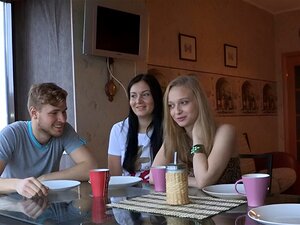 Salopes sales et excitées veulent se faire baiser par leurs étalons