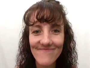 Geile brünette Tussi bekommt ihre nasse Fotze Teil3