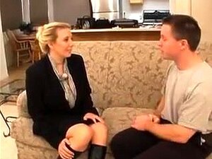 Wunderschöne Stiefmutter, die ich gerne dunkelbraun ficken würde,