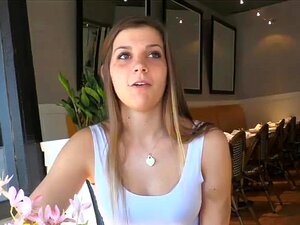 schüchterne Süße wagte es, im Restaurant den Arsch zu blitzen