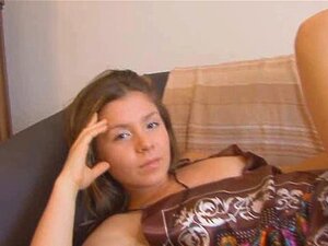 Söpöliini runkkaa sukkahousuissa