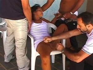 Överlever kvinnan själv (