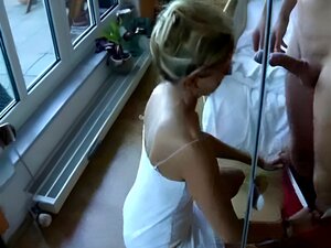 Blonde Amateur Milf Vrouw Zelfgemaakte Pijpbeurt En Doggystyl