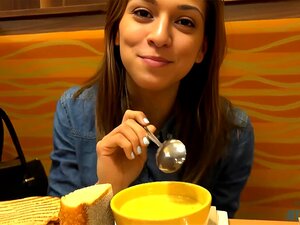 Schau dir jetzt an, wie ein Date mit Sara Luvv alles ist, was es für