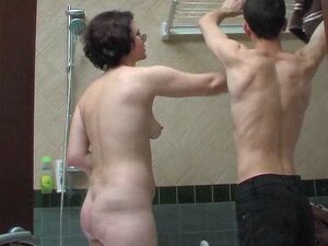 fin brunett badrumssex