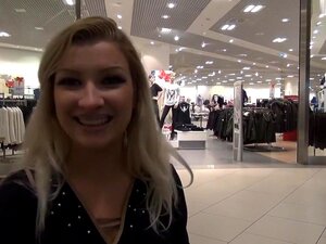 Hausgemachtes Facial-Video, in dem ich in einem Einkaufszentrum