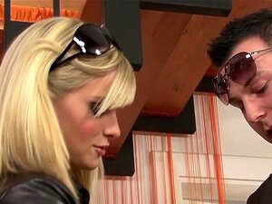 Gekke pornoster Marry Queen in fantastische blonde, spuitende