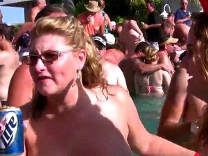 verrückte party milf nackte poolparty
