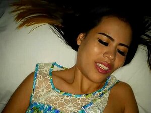 Amateur Thai Süße Handjob und nasse behaarte Muschi ficken. Amateur