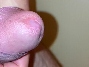 Reibe precum auf meinen Schwanzkopf, während ich langsam mit Cockring