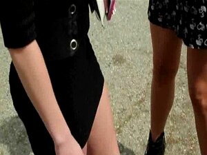 Sexy wilde Tussi wird dafür bezahlt, 18 zu ficken