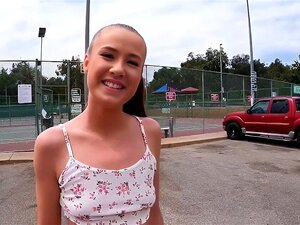 Echte Süßen - Die ponyschwänzige Hottie Athena Heart bläst der