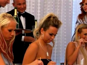 Geile Pornostars Lea Caster, Carla Cox und Josette Most in dem