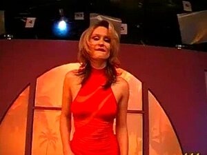 Βρώμικη ξανθιά πουτάνα καυλώνει και