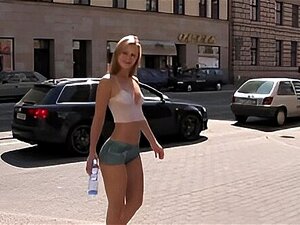 Erlebe eine atemberaubende tschechische Blondine, die sich