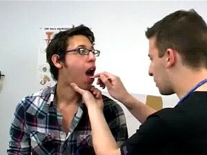 Erstaunliche Twinks Er hat einen schönen durchtrainierten Körper, er