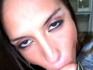 Une skank amateur suce et chevauche. Une skank amateur suce et