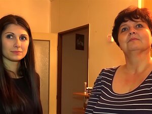 Erleben Sie das ultimative Vergnügen, wenn eine süße, junge Lesbe