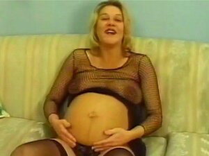 Daniel leckt eine schwangere Blondine. Daniel lutscht an schwangeren