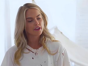 Verführerische blonde Sexgöttin Rachel Harris malt leidenschaftlich
